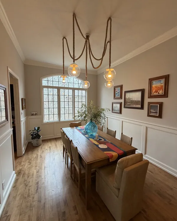 Multi-pendant swag chandelier installed over a dining room table